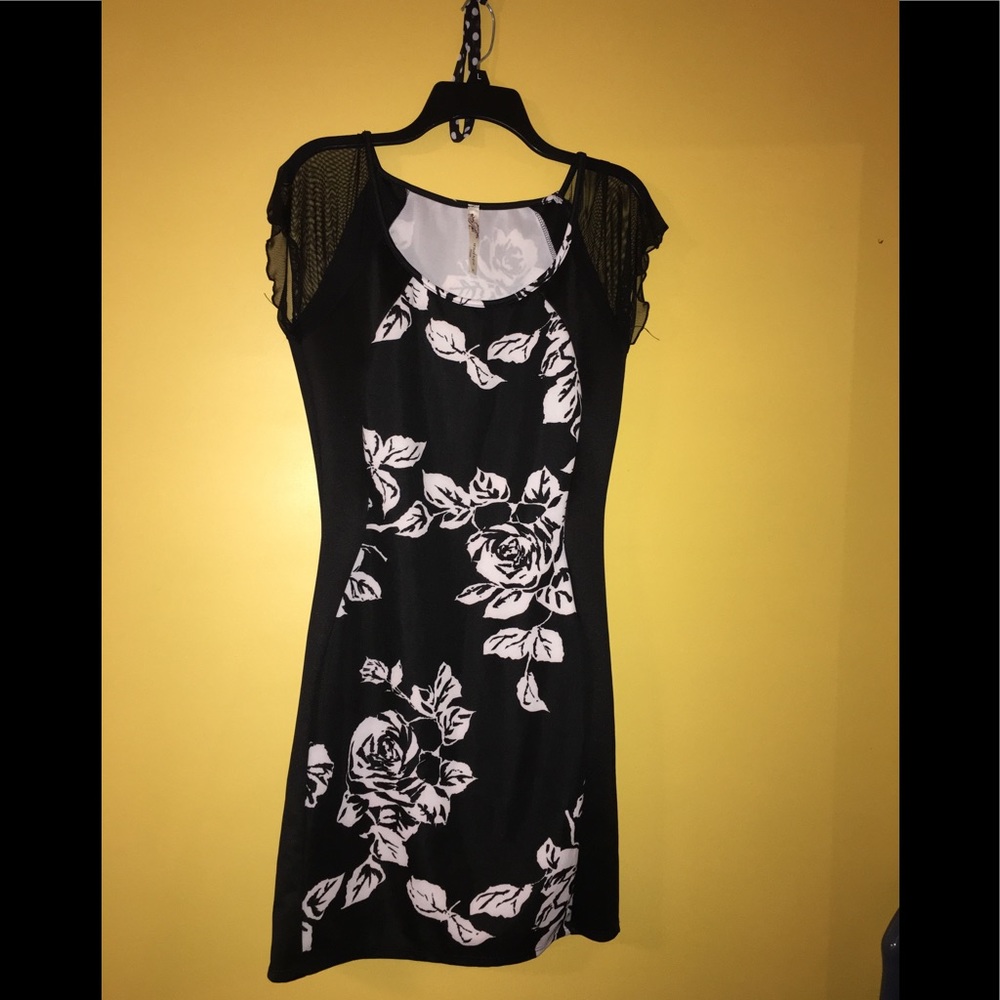 Cute black white stretch size Medium dress.